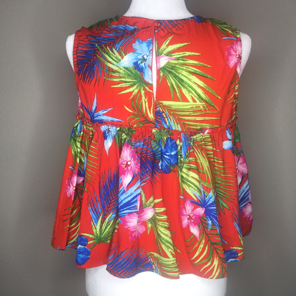 NWOT Romeo + Juliet Couture Sleeveless Smocked Top - Picture 3 of 3